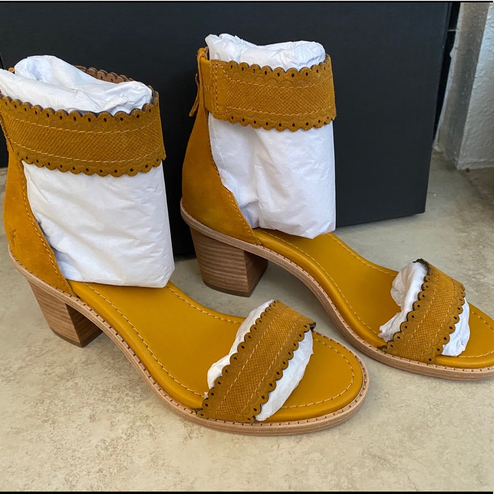 Frye & Co Brielle Scallop Back Zip Marigold